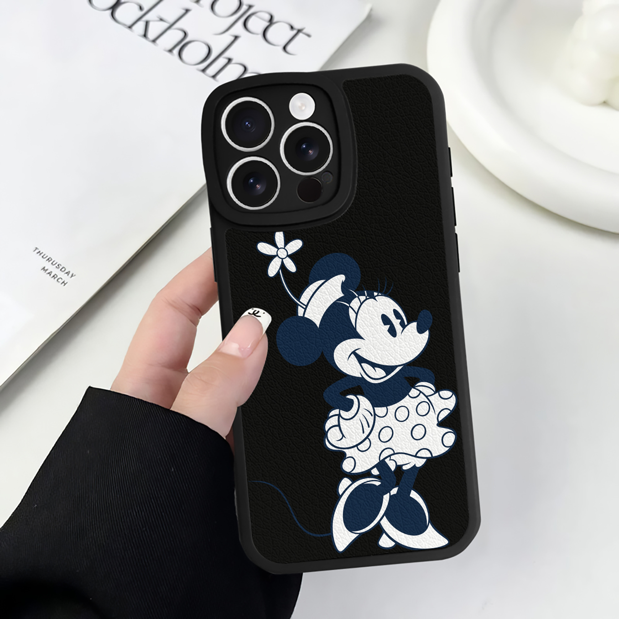 （画像用） ミッキーマウス Mickey Mouse 【iPhone 16シリーズ対応】シリコンスマホケース（レザー調） 材質：シリコン